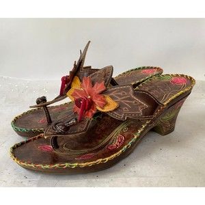 Elite Corkys Brown Tooled Leather Floral Wedge Thong Sandal - Sz 8 rubber sole